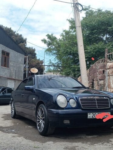 Mercedes E 230