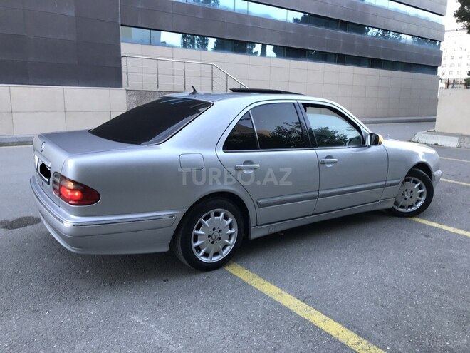 Mercedes E 200