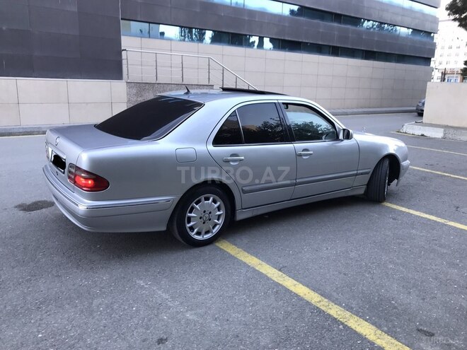 Mercedes E 200