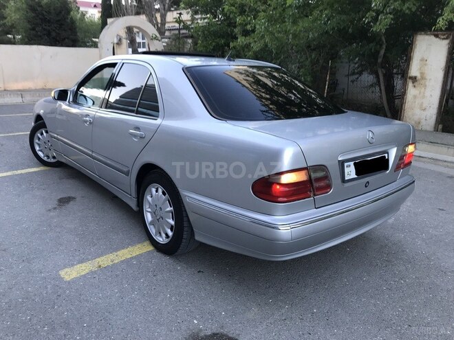 Mercedes E 200