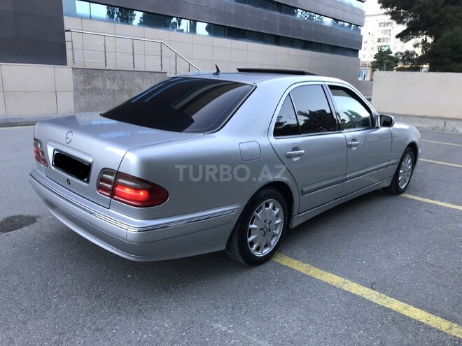 Mercedes E 200