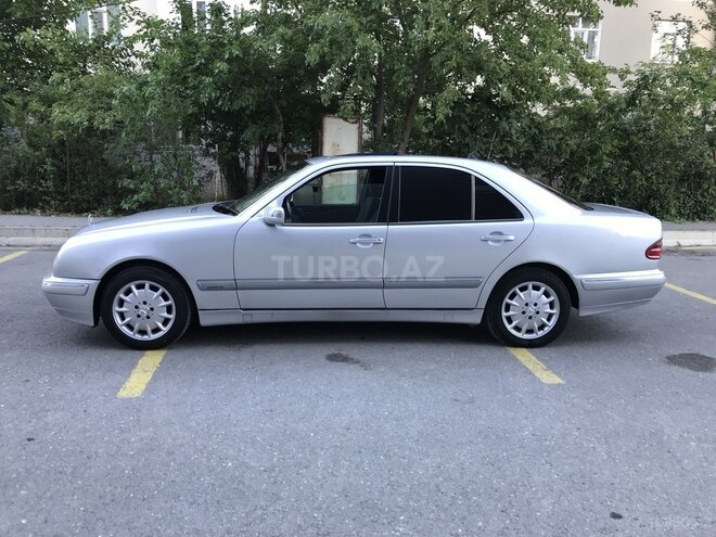 Mercedes E 200