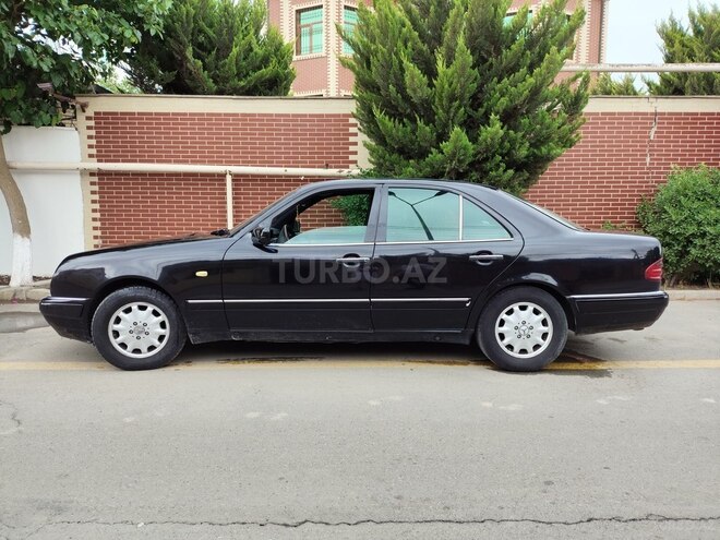 Mercedes E 230