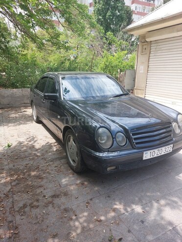 Mercedes E 200