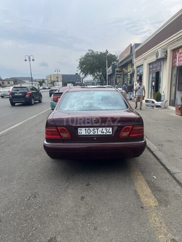 Mercedes E 230