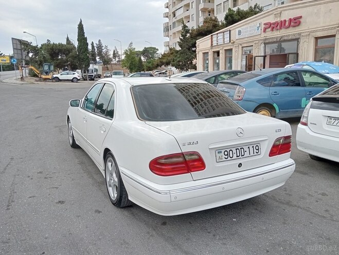 Mercedes E 320