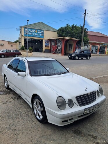 Mercedes E 200