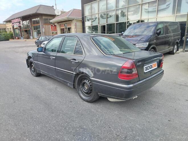 Mercedes C 200