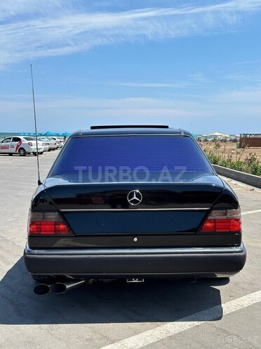 Mercedes E 230