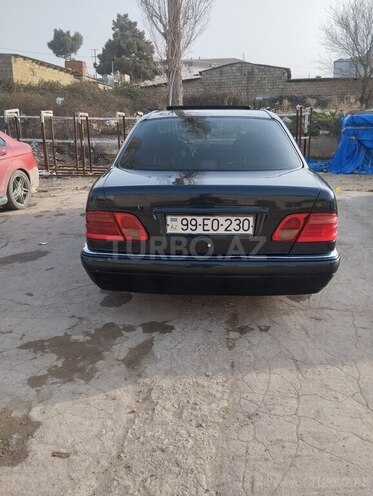 Mercedes E 230