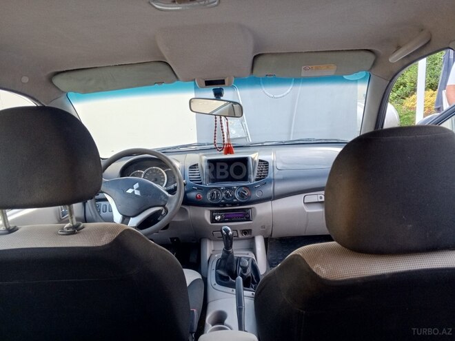 Mitsubishi L200 2011, 305,000 km - 2.5 l - Bakı