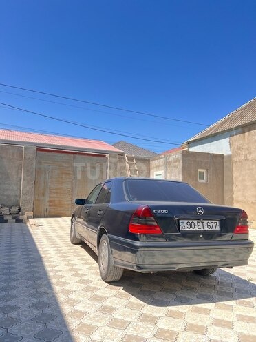 Mercedes C 200