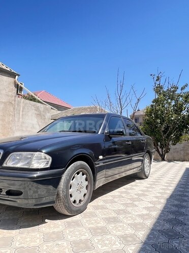 Mercedes C 200