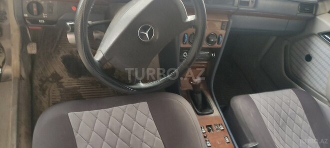 Mercedes E 230