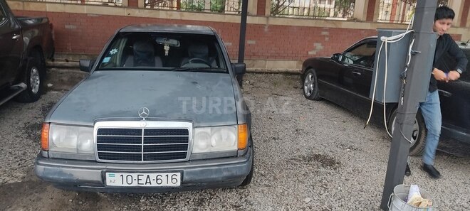 Mercedes E 230