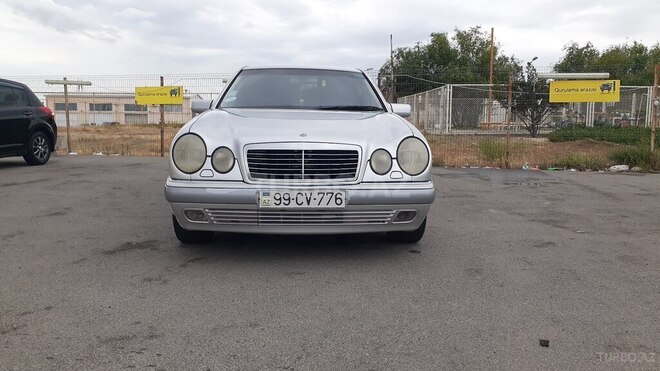 Mercedes E 240