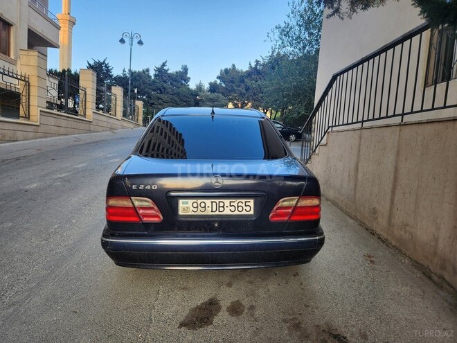 Mercedes E 240