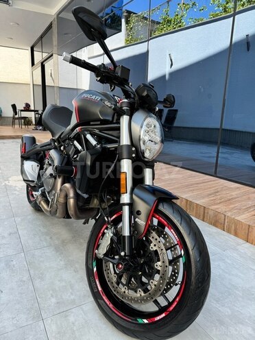 Ducati Monster 821 Stealth-2