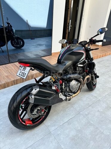 Ducati Monster 821 Stealth-9