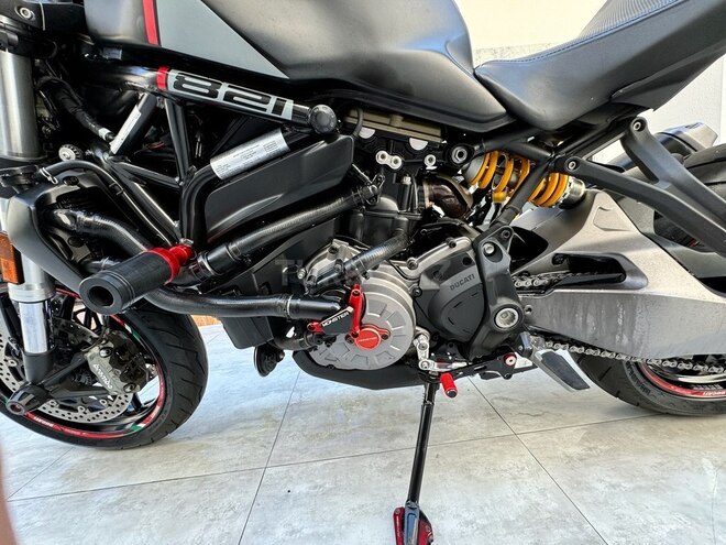Ducati Monster 821 Stealth-7