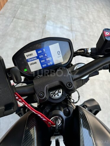 Ducati Monster 821 Stealth-15