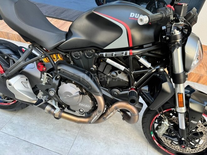 Ducati Monster 821 Stealth-6