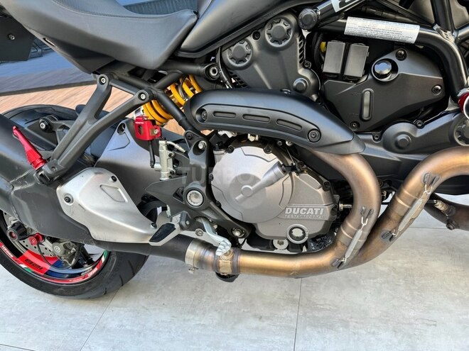 Ducati Monster 821 Stealth-17