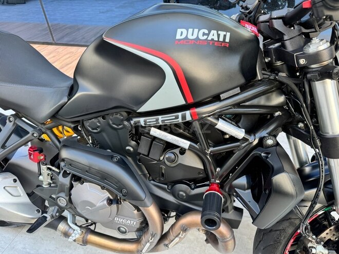 Ducati Monster 821 Stealth-18