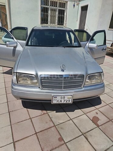 Mercedes C 200