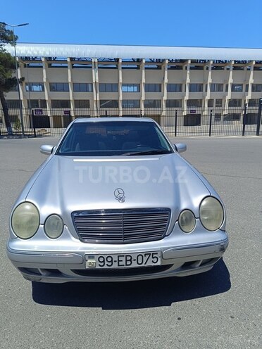 Mercedes E 260