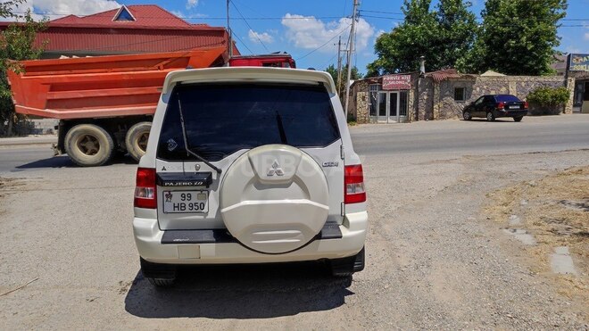 Mitsubishi Pajero io