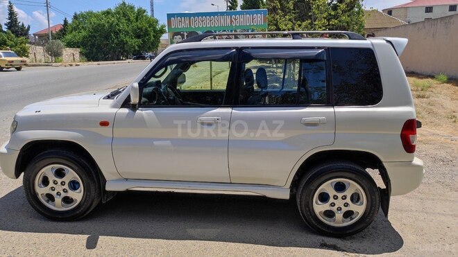 Mitsubishi Pajero io