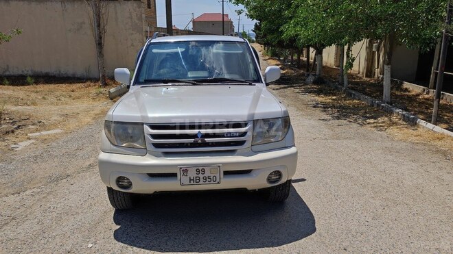 Mitsubishi Pajero io