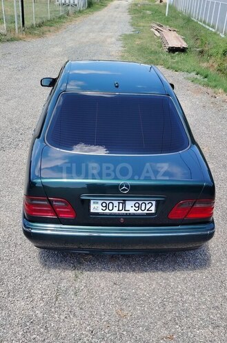 Mercedes E 230