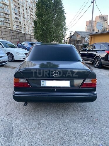 Mercedes E 230