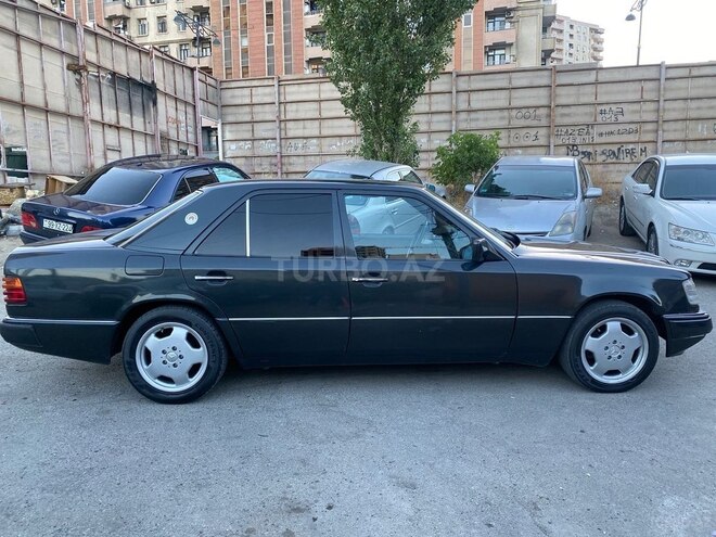 Mercedes E 230