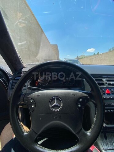 Mercedes E 320