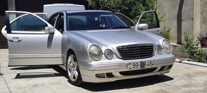 Mercedes E 220