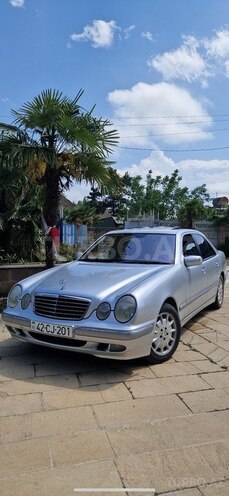 Mercedes E 240