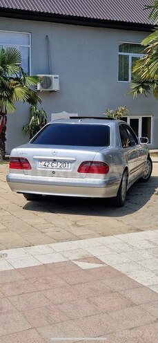 Mercedes E 240