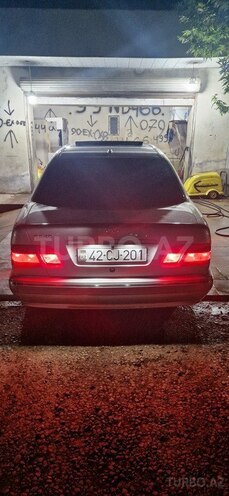 Mercedes E 240