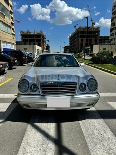 Mercedes E 220