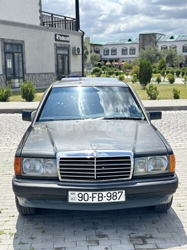 Mercedes 190