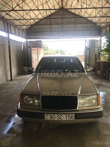 Mercedes E 200