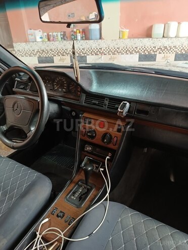 Mercedes E 200