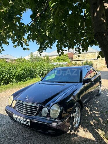 Mercedes E 240