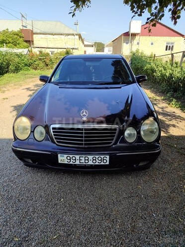 Mercedes E 240