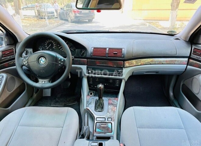 BMW 523