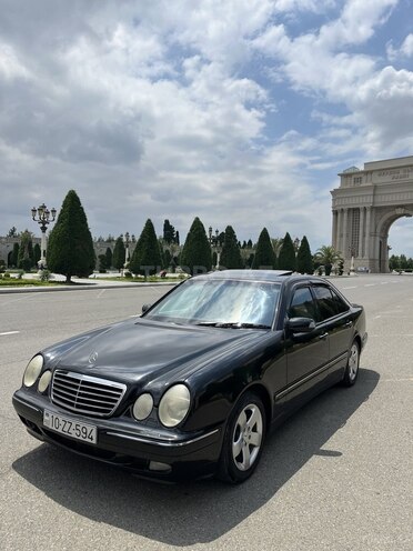 Mercedes E 320