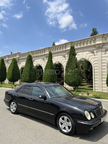 Mercedes E 320